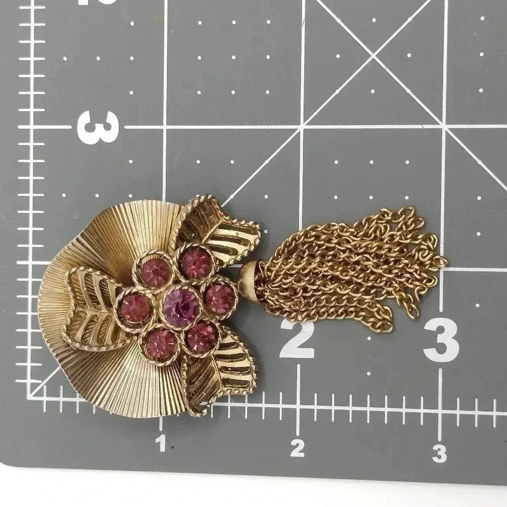 Unbranded gold tone